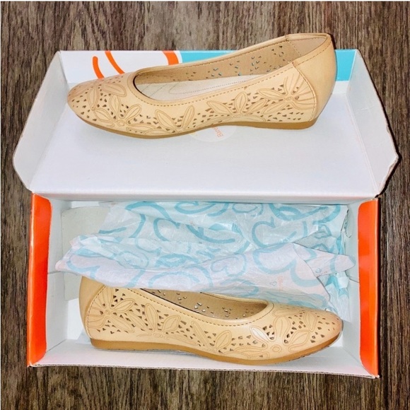 🆕 BNIOB• Baretraps Mariah Flats with Memory Foam in Caramel ~ Women’s ~ Leather - Picture 16 of 16